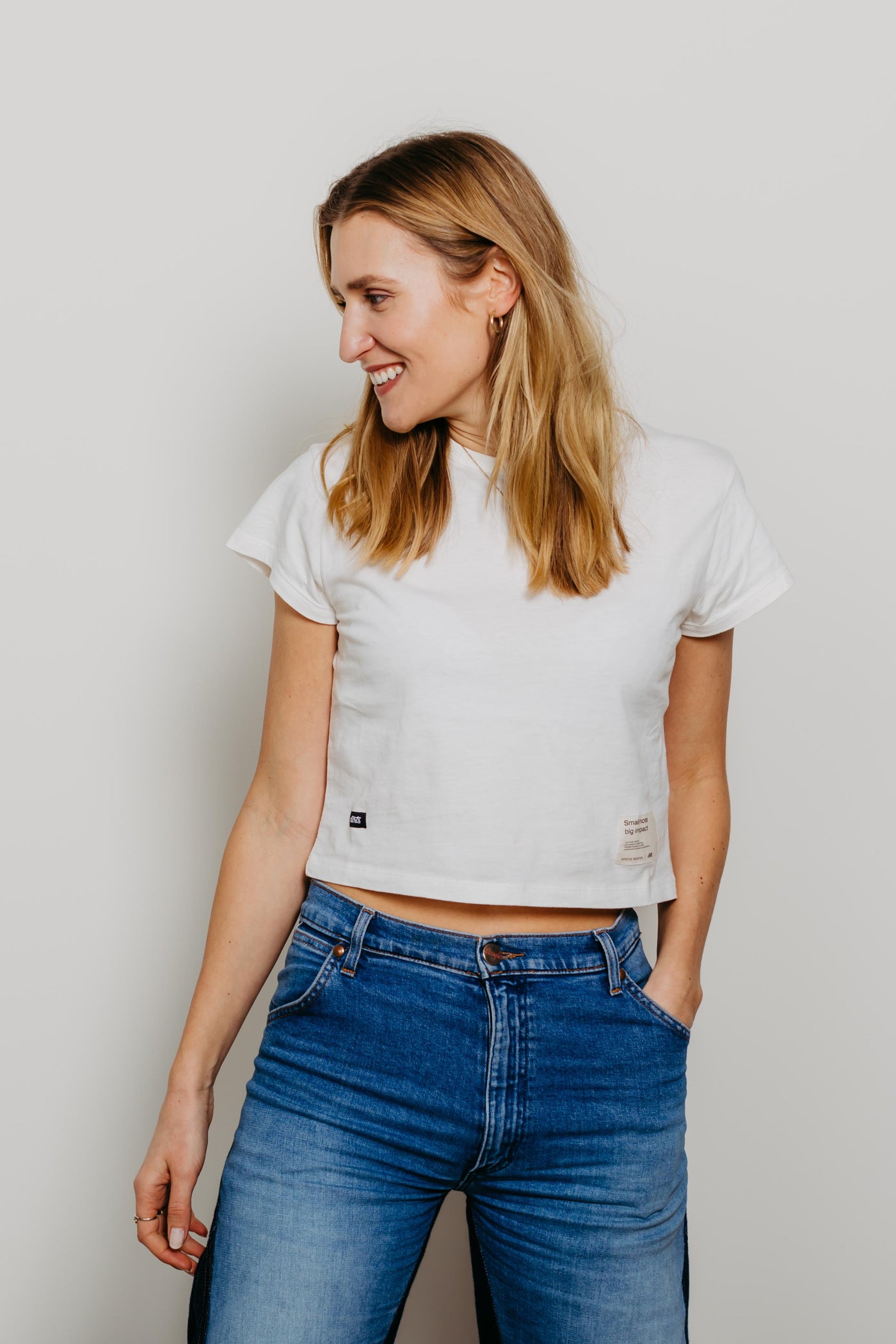 TAG THE TRUTH Cropped T-Shirt Ladies, Off-White