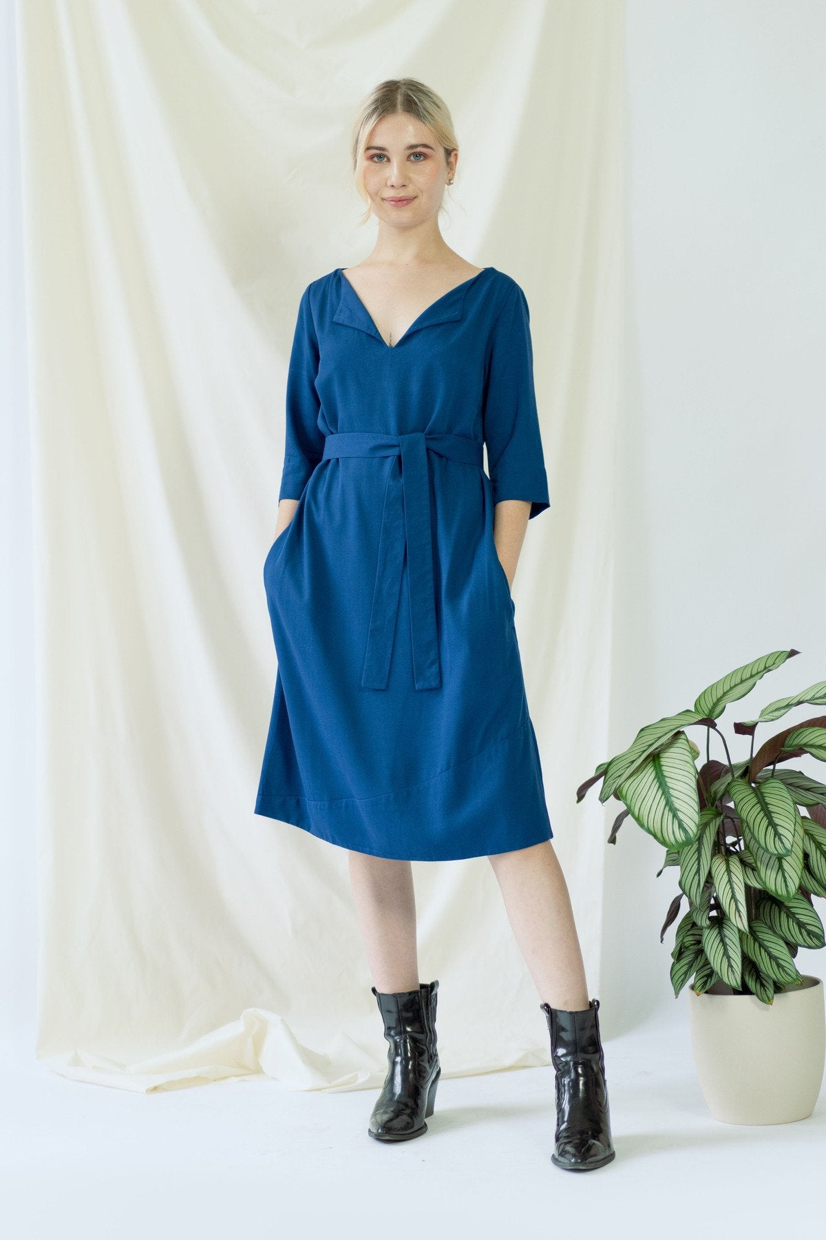 Catherine | Kleid mit optionalem Gürtel in klassischem Blau