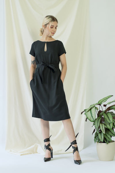 Eva | Dress with Keyhole Neckline in Black