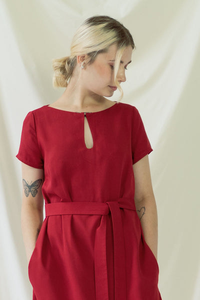 Eva | Dress with Keyhole Neckline in Bordo
