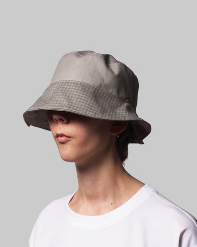 light grey hat