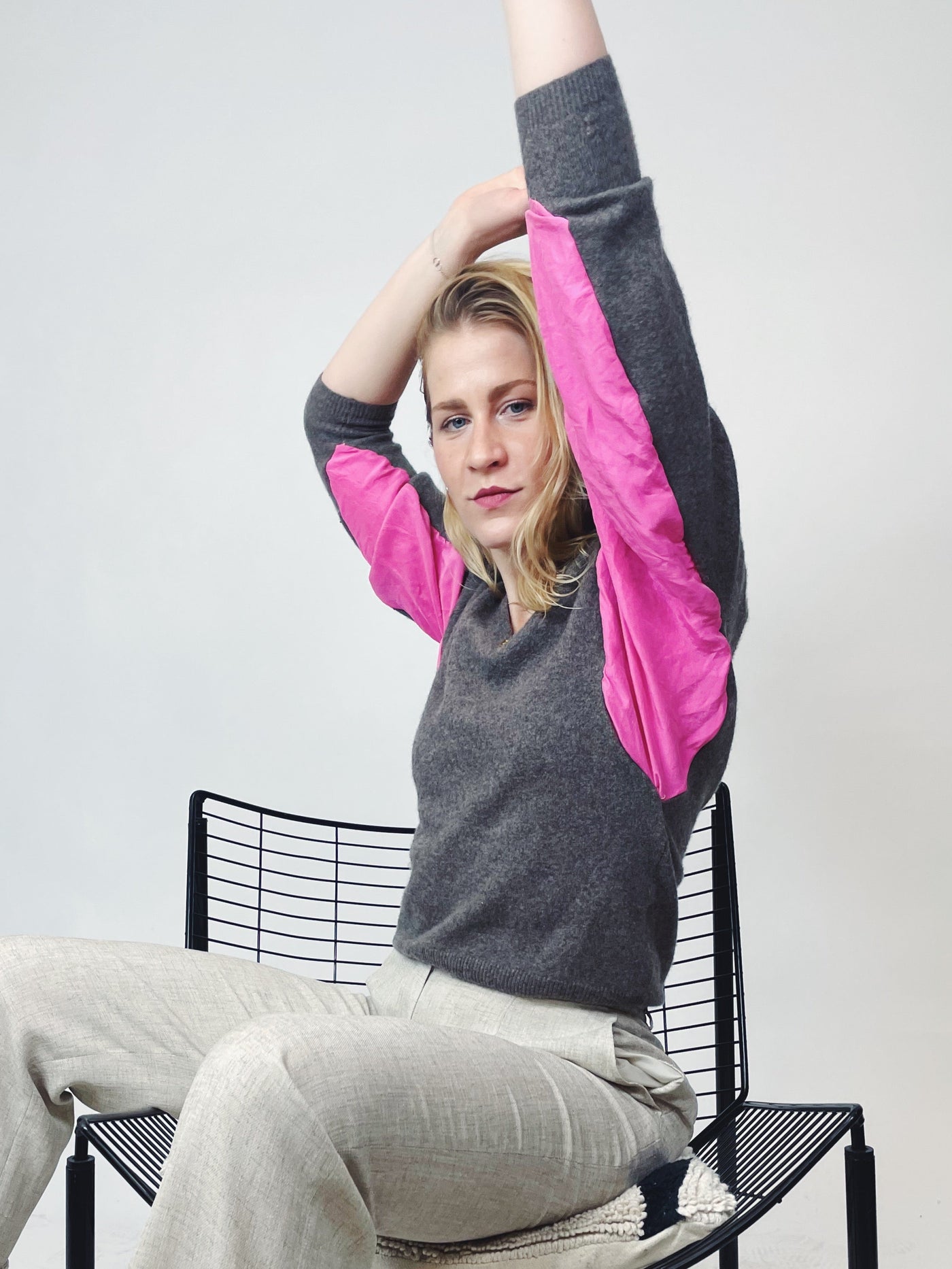 Pullover aus braunem Kaschmir & pinker Seide– nachhaltig in Hamburg produziert