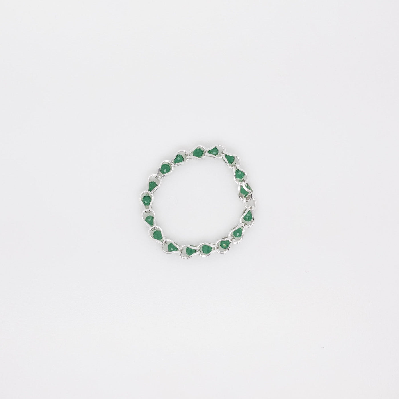 NIKA BOLD – Ring mit grünen Steinchen