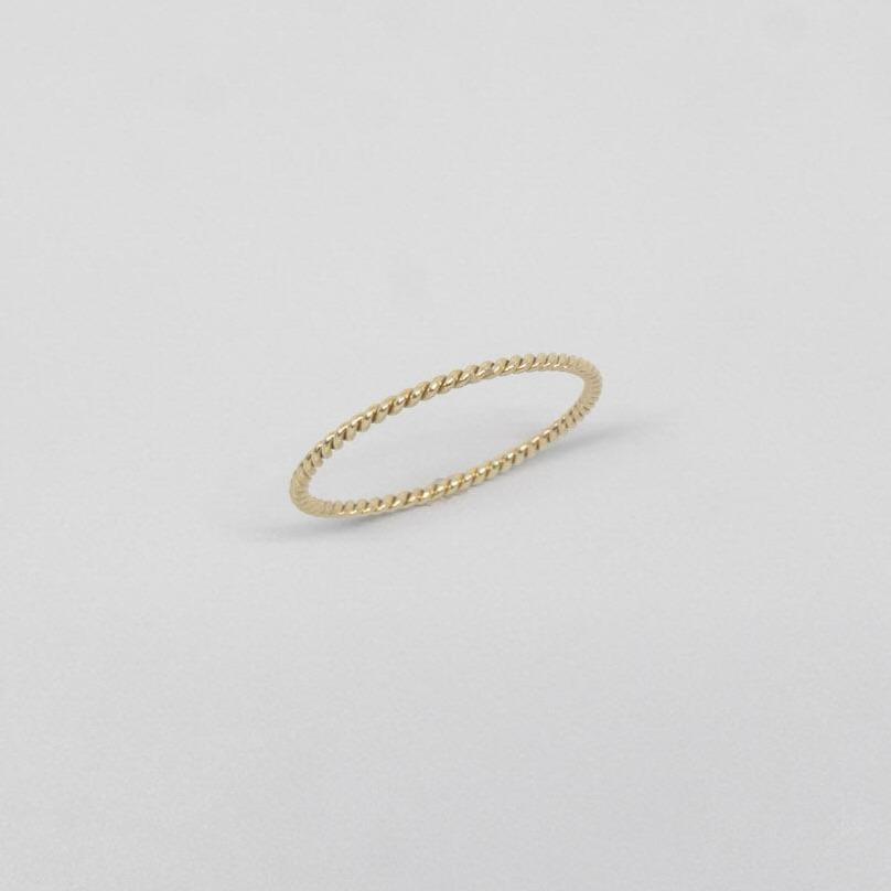 tiny twisted ring | solid gold