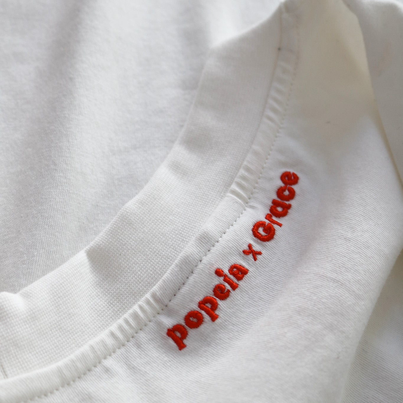 popeia x Grace T-Shirt aus Bio-Baumwolle