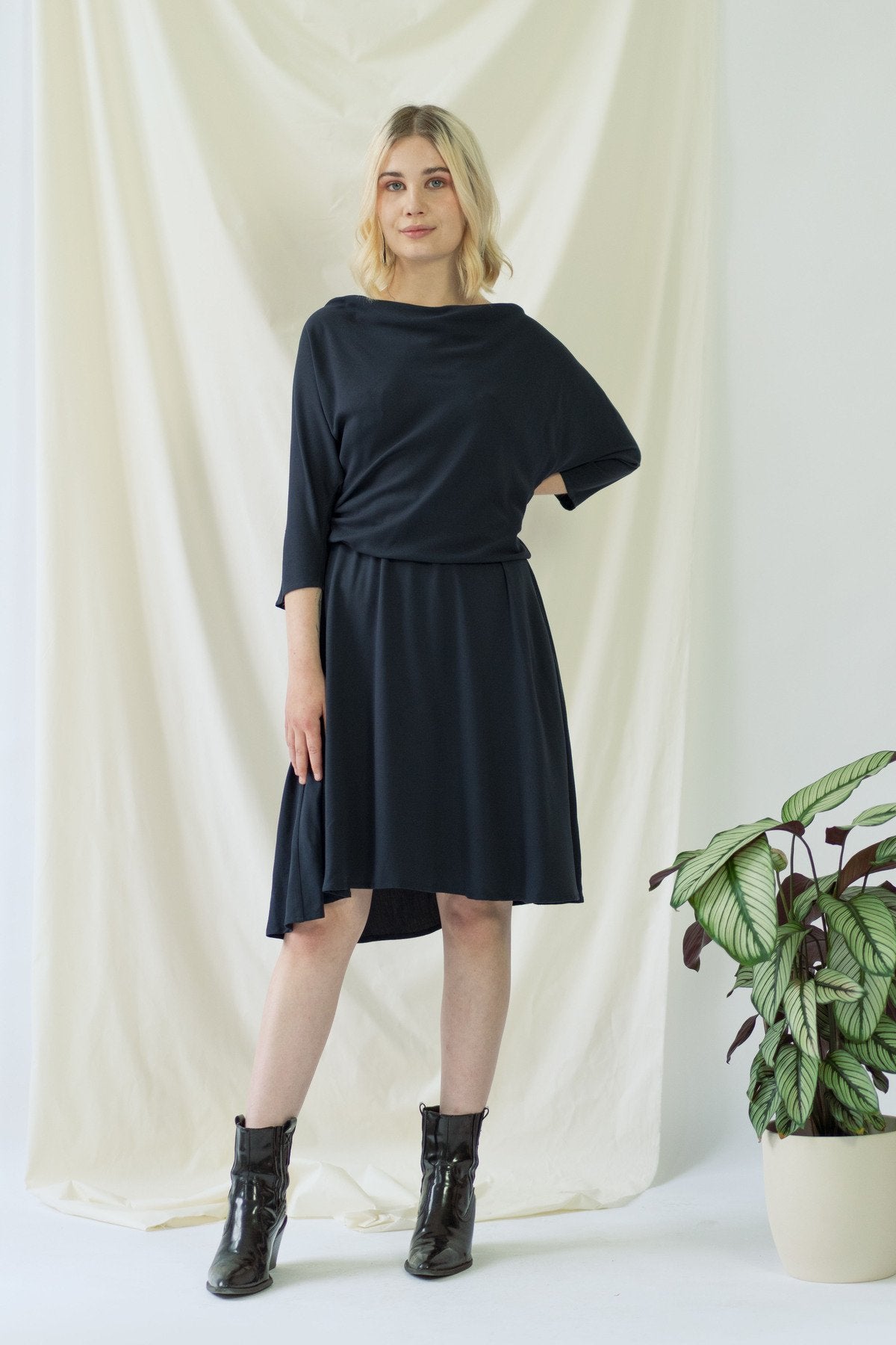 Lisa | Elegantes Kleid in Marineblau mit schulterfreier Option