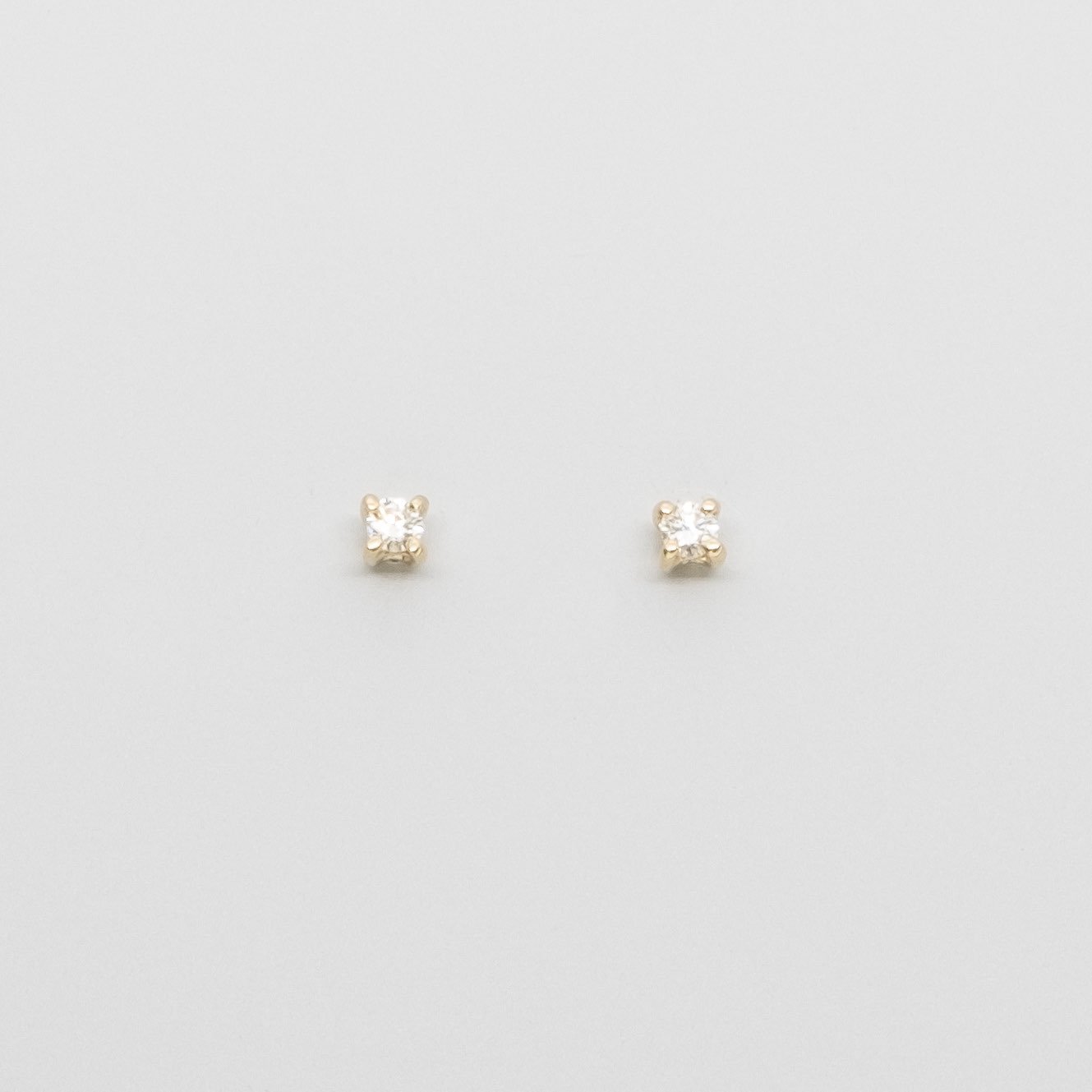 tiny diamond stud | solid gold