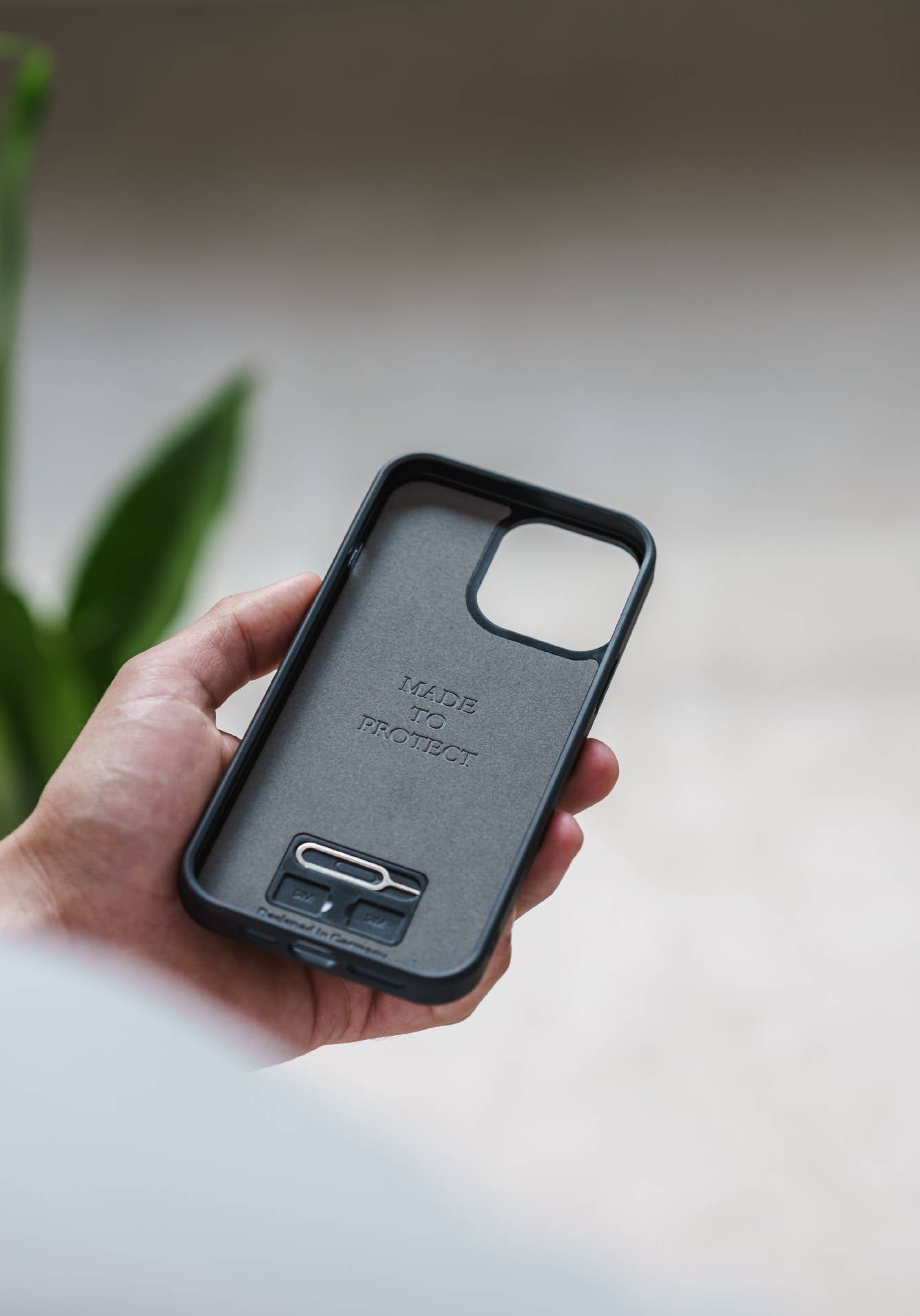 Bumper Case - iPhone Schutzhülle aus Walnuss Holz