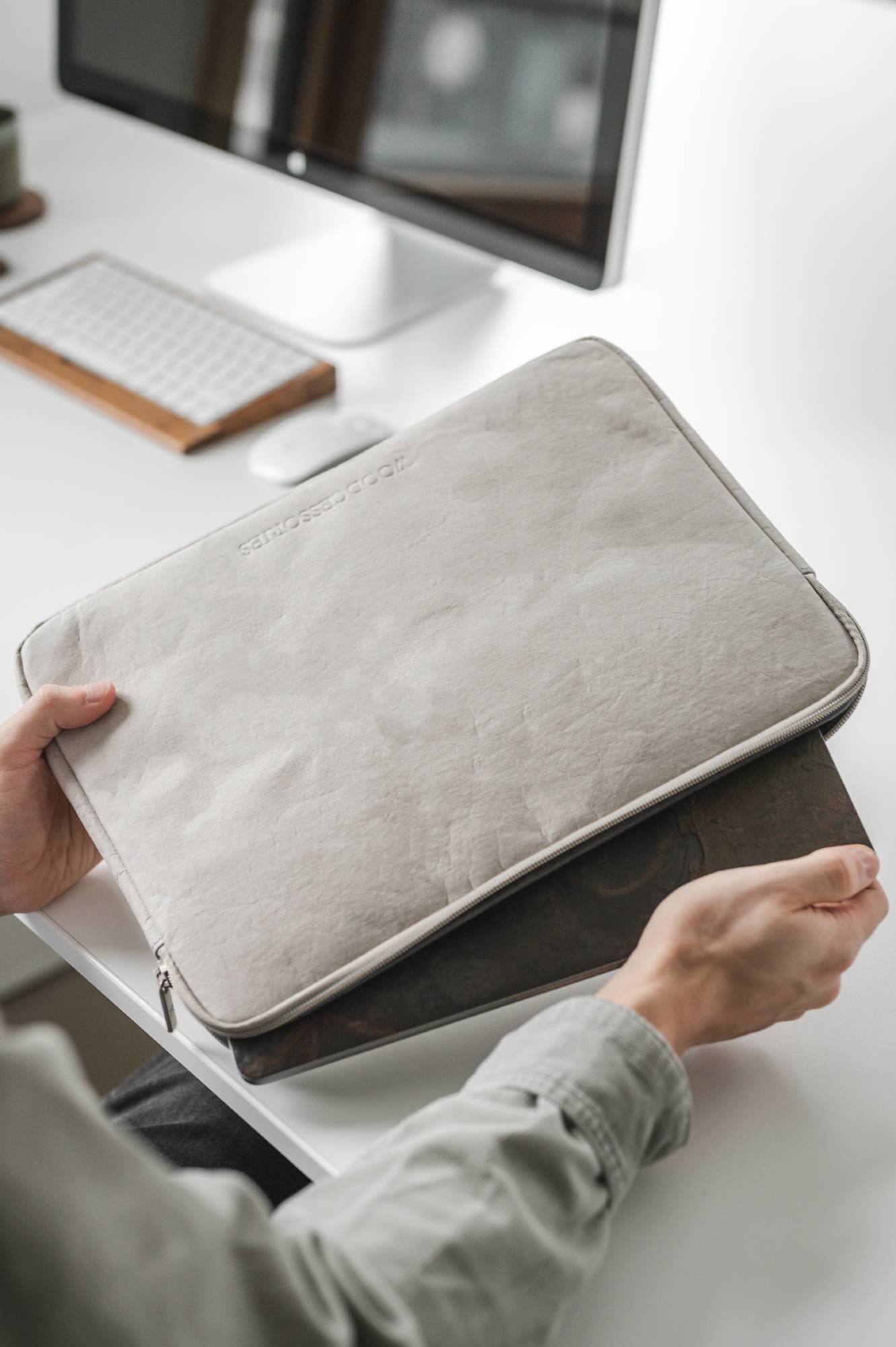 EcoSleeve - MacBook Tasche aus Kraftpapier - Vegan & Recyclebar - Grau