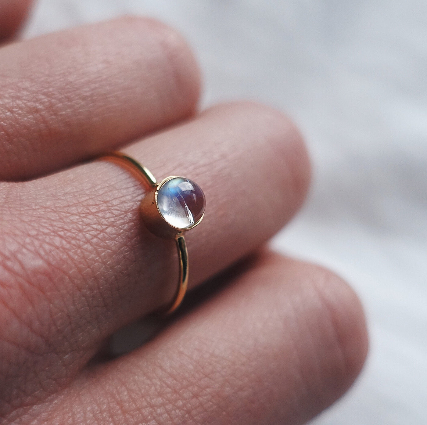 COSIMA – Ring mit Mondstein in Gold, Silber oder Roségold
