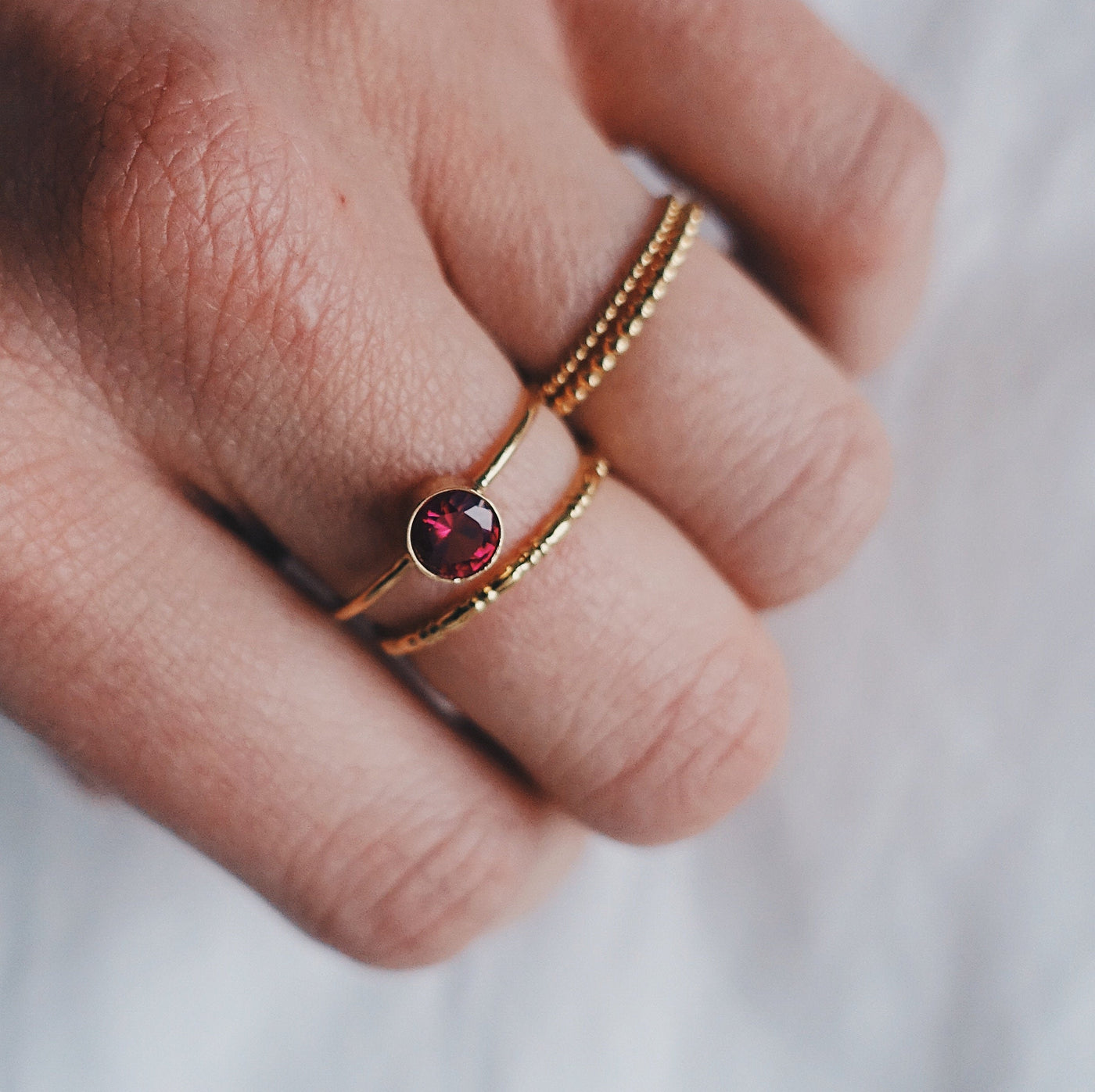 COSIMA – Ring mit synthetischem Rubin in Gold, Silber oder Roségold