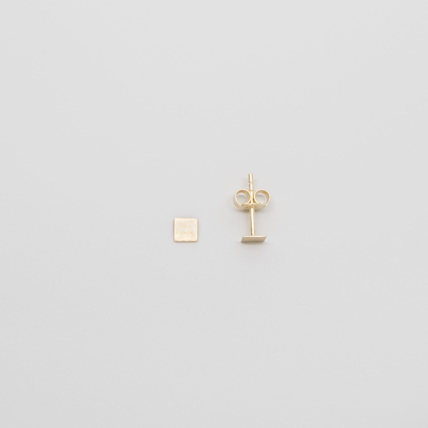 satin square stud | solid gold