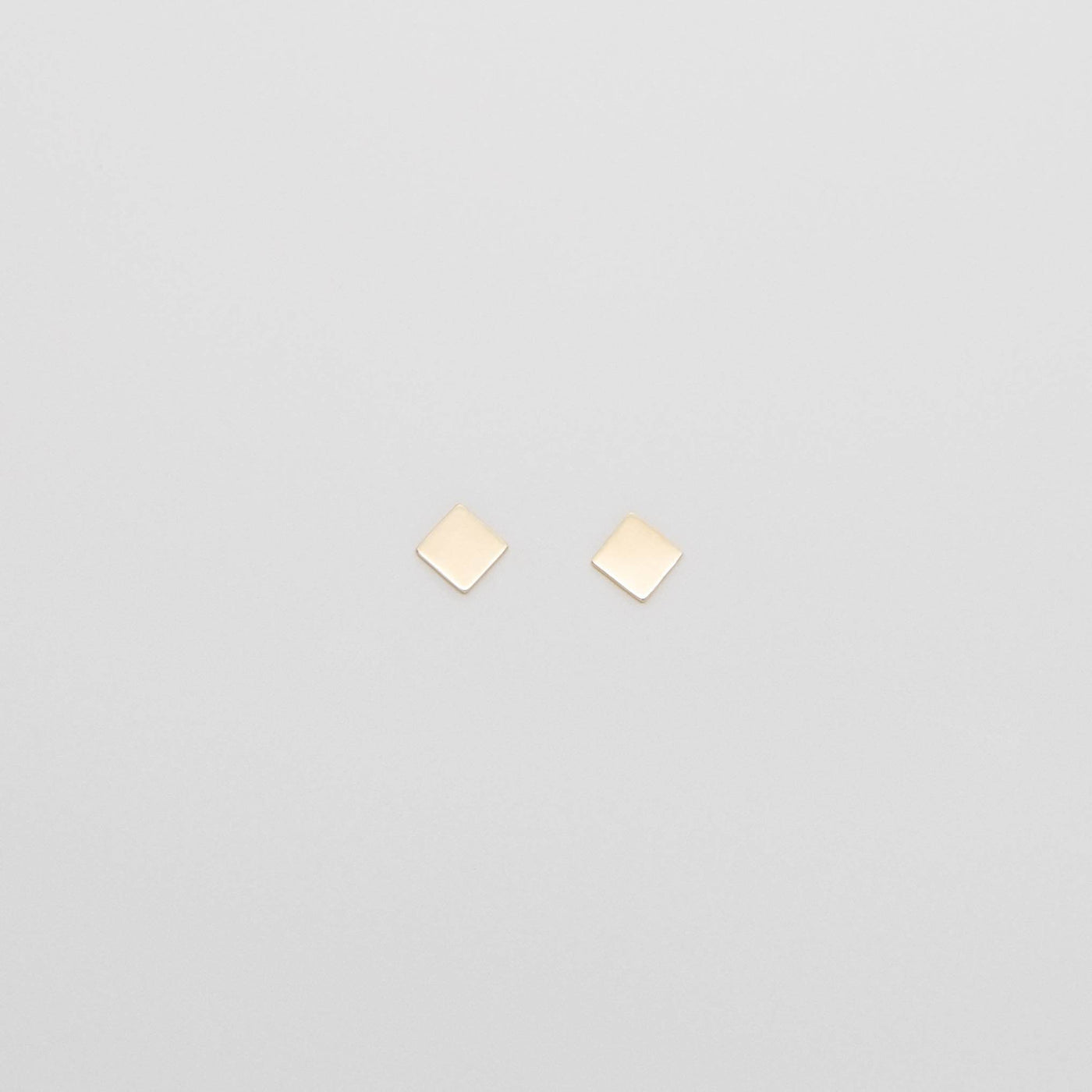 shiny square stud | solid gold