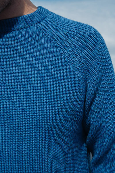 Nachhaltiger SALZWASSER Herrenpullover in Indigo Blau mit einzigartigem Strickmuster